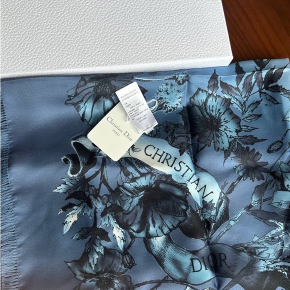 Christian Dior shawl w/tags and box - Picture 9 of 11